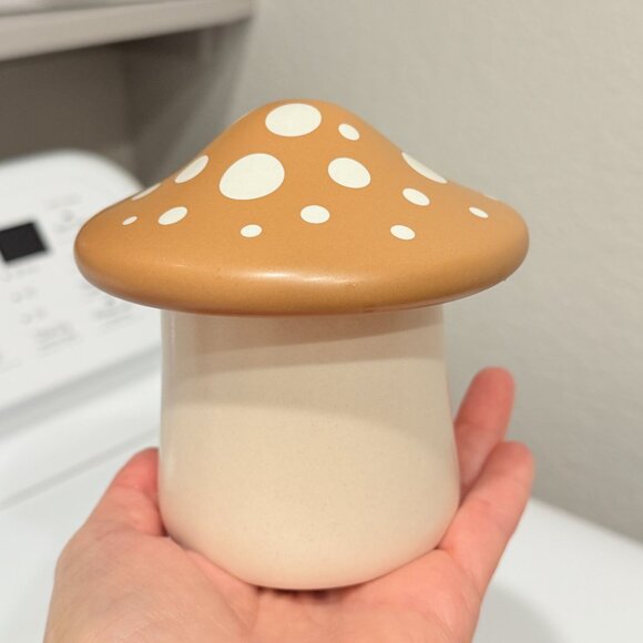 Ceramic Mushroom Butter Pat/storage - Picture 5 of 11